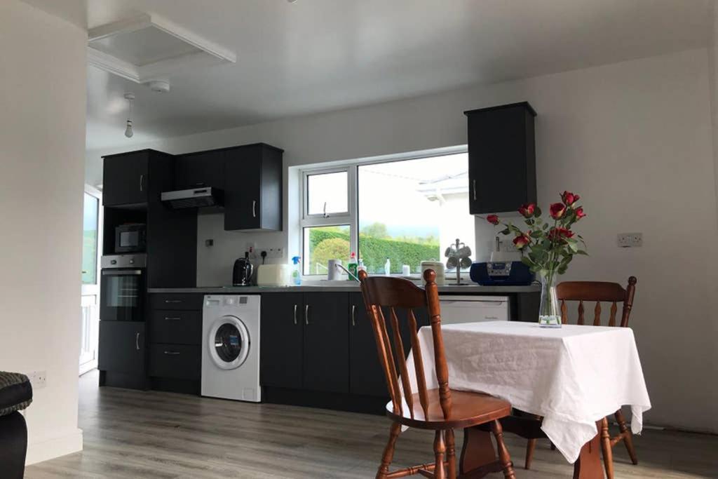 Appartamento Robin'S Nest Donegal Town Esterno foto